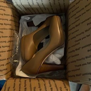 Jimmy Choo Fairley Patent Leather Pumps Beige